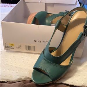 Platforms - sling back heels green forest color